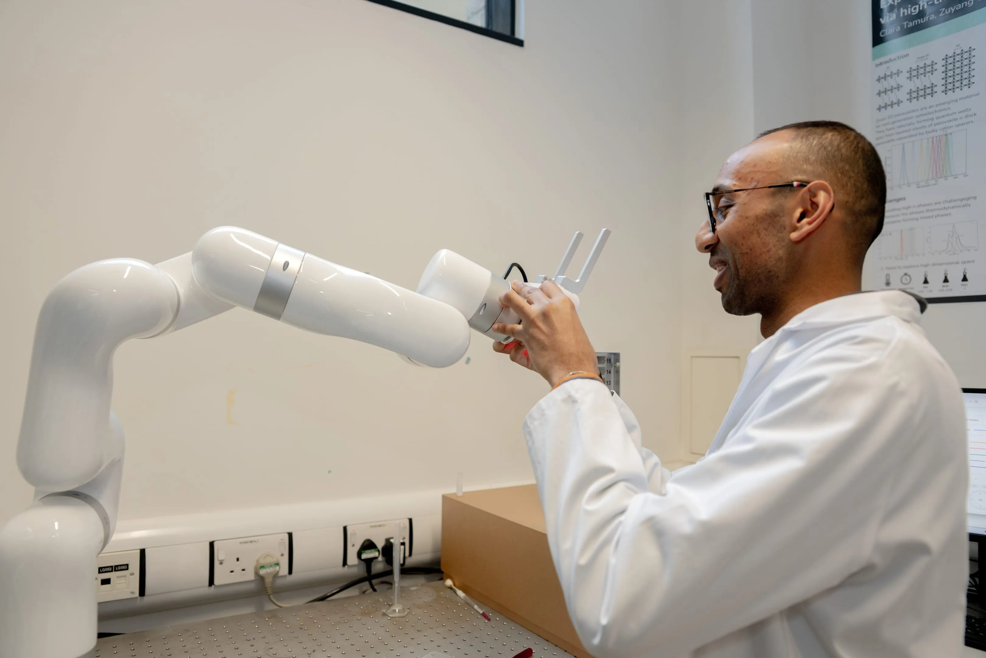 Cobra robotic sample movement platform