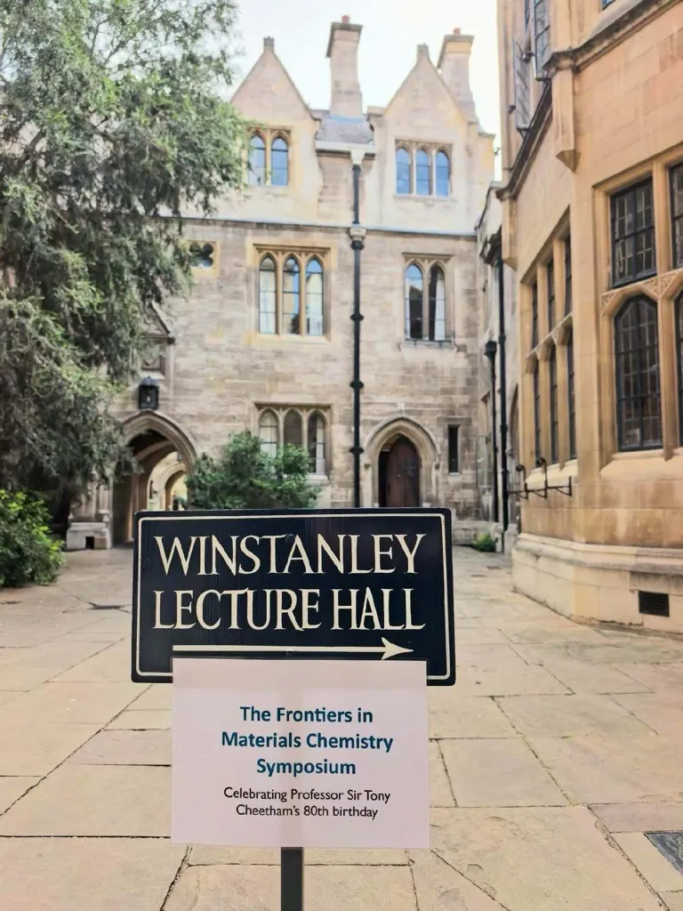 A sign pointing the way to the lecture hall in which the Symposium was being held.