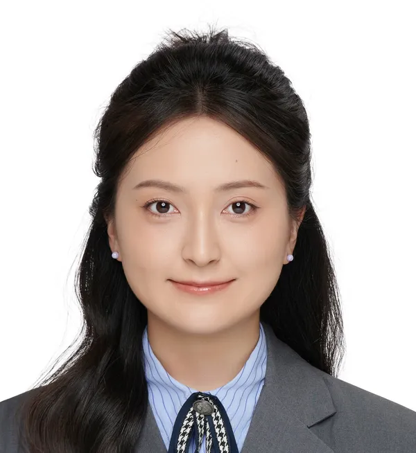 Portrait of Zimeng Hong